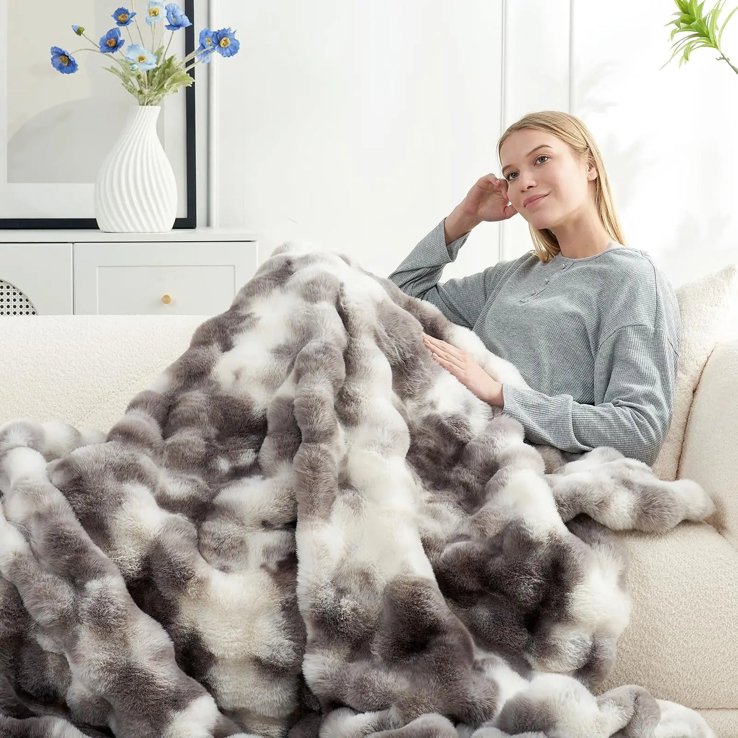 Cozy Faux Fur Bubble Throw Blanket – Soft Plush Thick Sofa Blanket